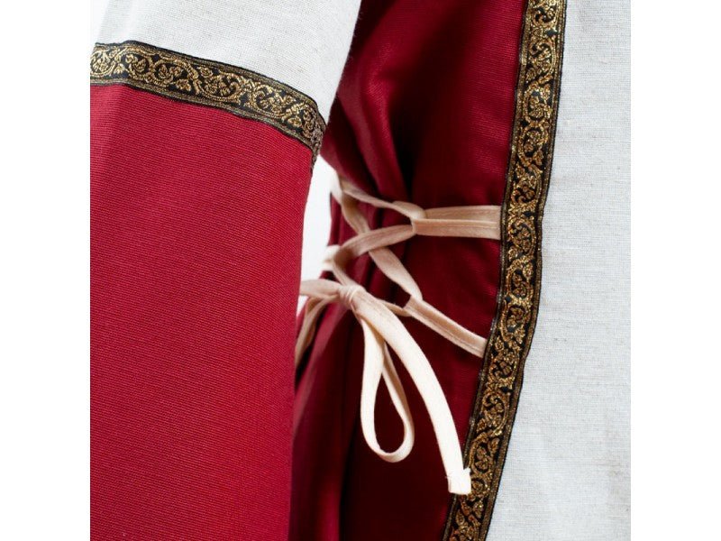 Robe inspiration médiévale bordeaux - memoiredessiecles