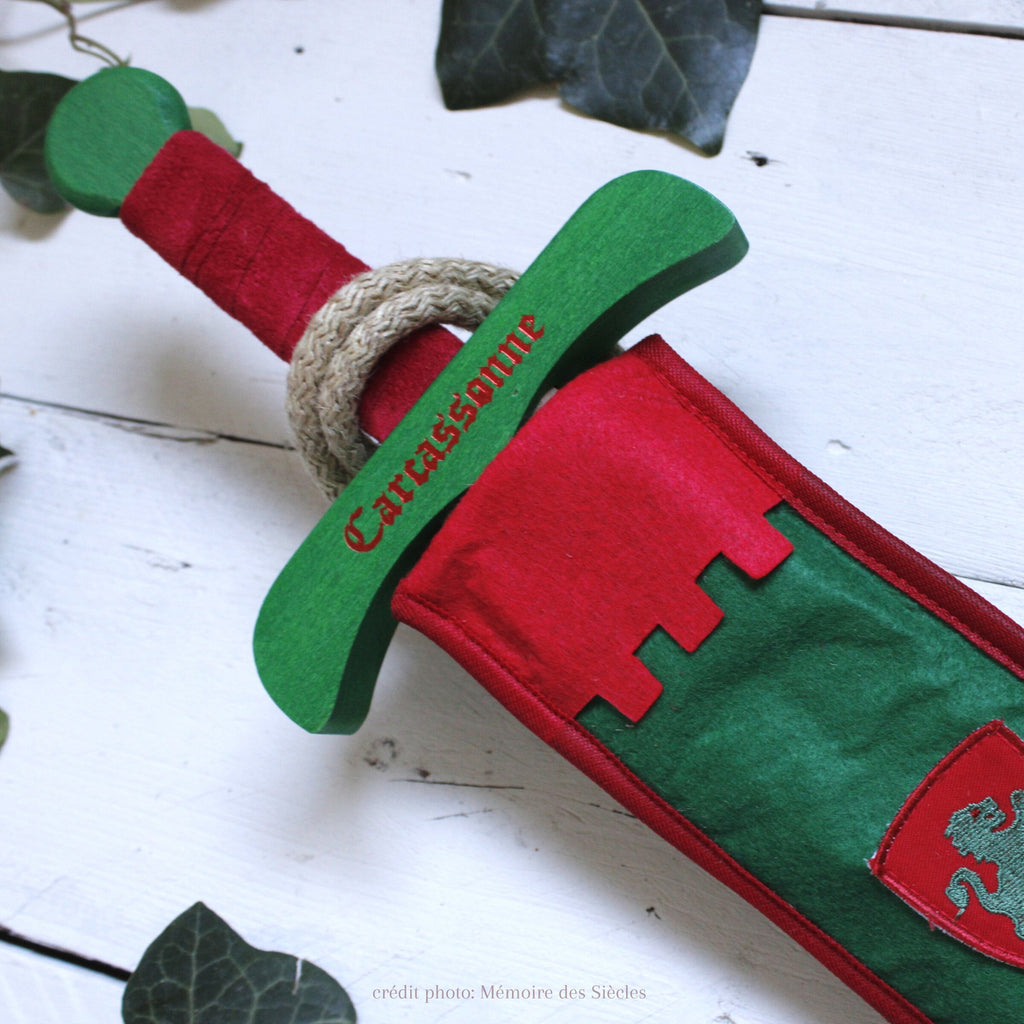 Epée avec fourreau vert/rouge lion - memoiredessiecles