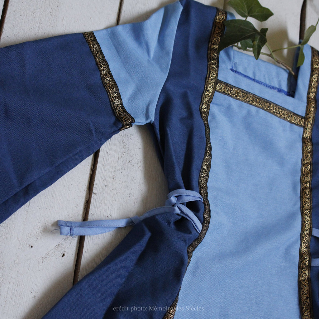 Robe inspiration médiévale bleu - memoiredessiecles