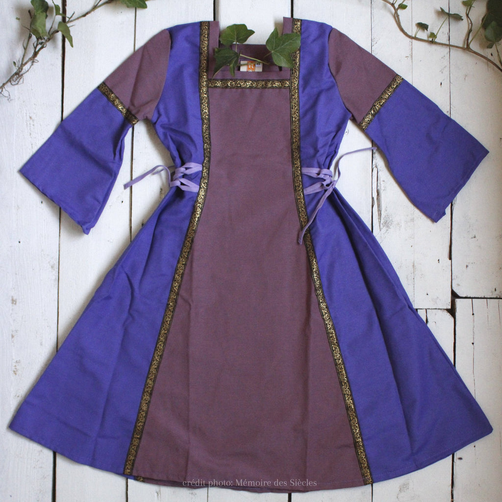 Robe inspiration médiévale violette - memoiredessiecles
