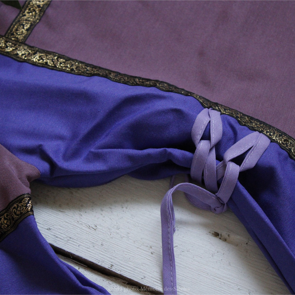 Robe inspiration médiévale violette - memoiredessiecles